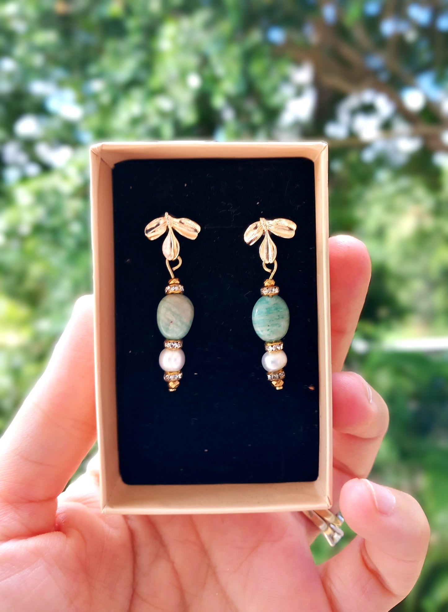 Boucles d'oreilles plaqué or 18K avec pierre naturelle d'Amazonite et perle d'eau douce