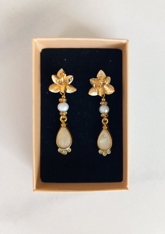 Boucles d'oreilles plaqué or 18K avec perle d'eau douce