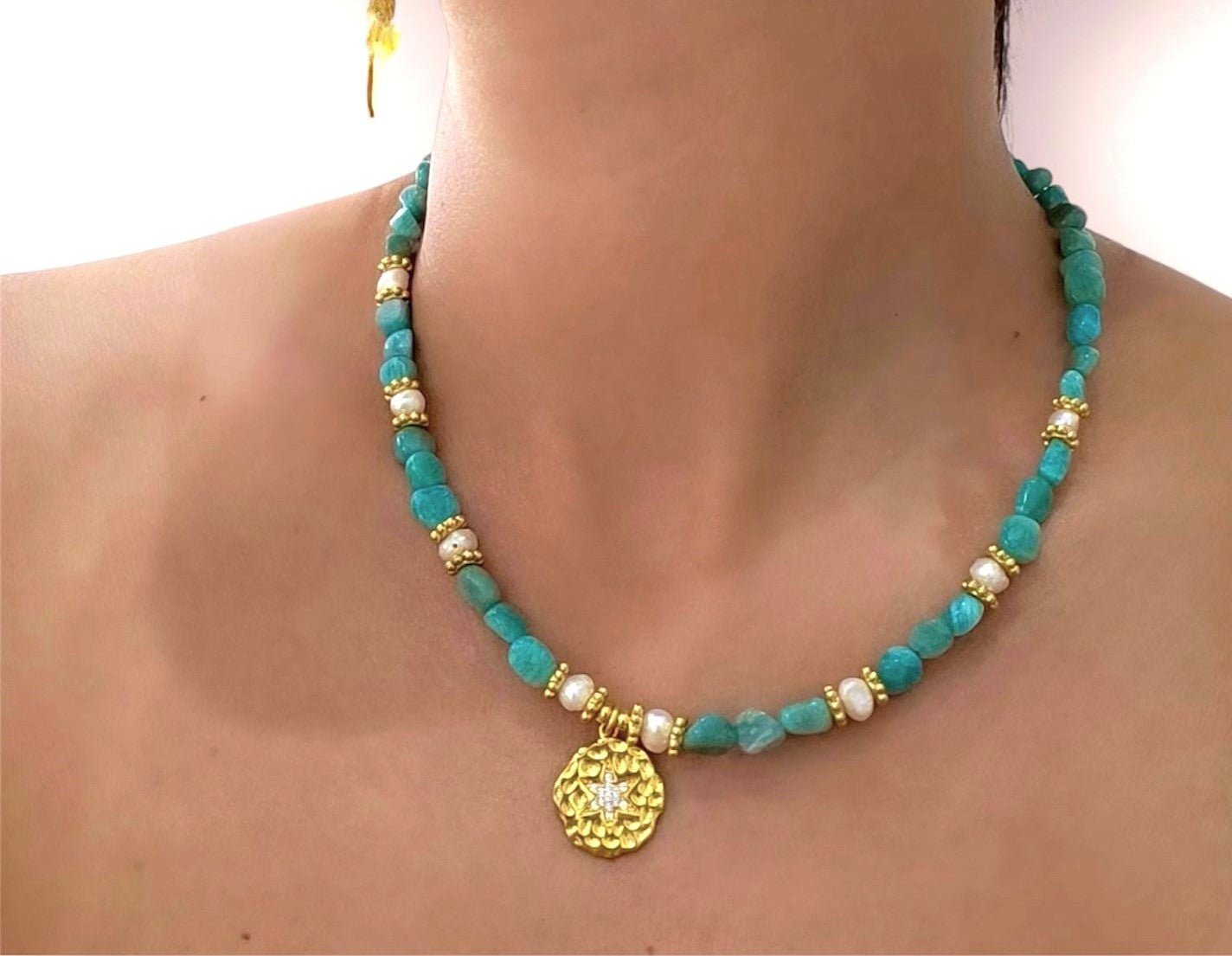 Collier style antique en pierre naturelle d'Amazonite, perles d'eau douce et pendentif plaqué or 24K